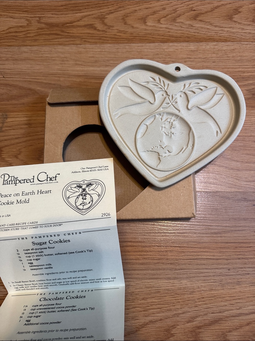 The Pampered Chef Peace on Earth Heart Cookie Mold - Cream